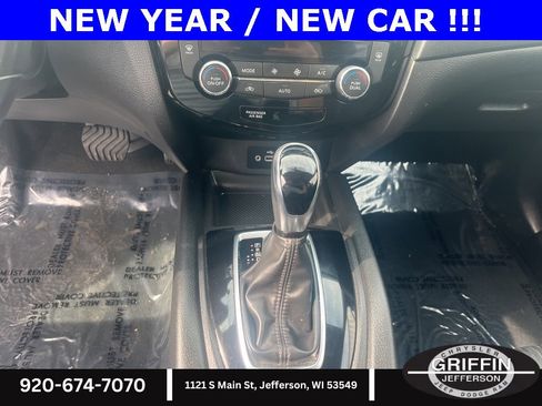 Used 2018 Nissan Rogue SV image 11