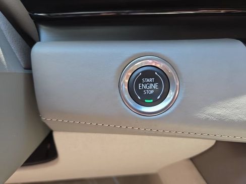 Used 2021 Cadillac Escalade ESV Premium Luxury Platinum AWD/4WD image 21