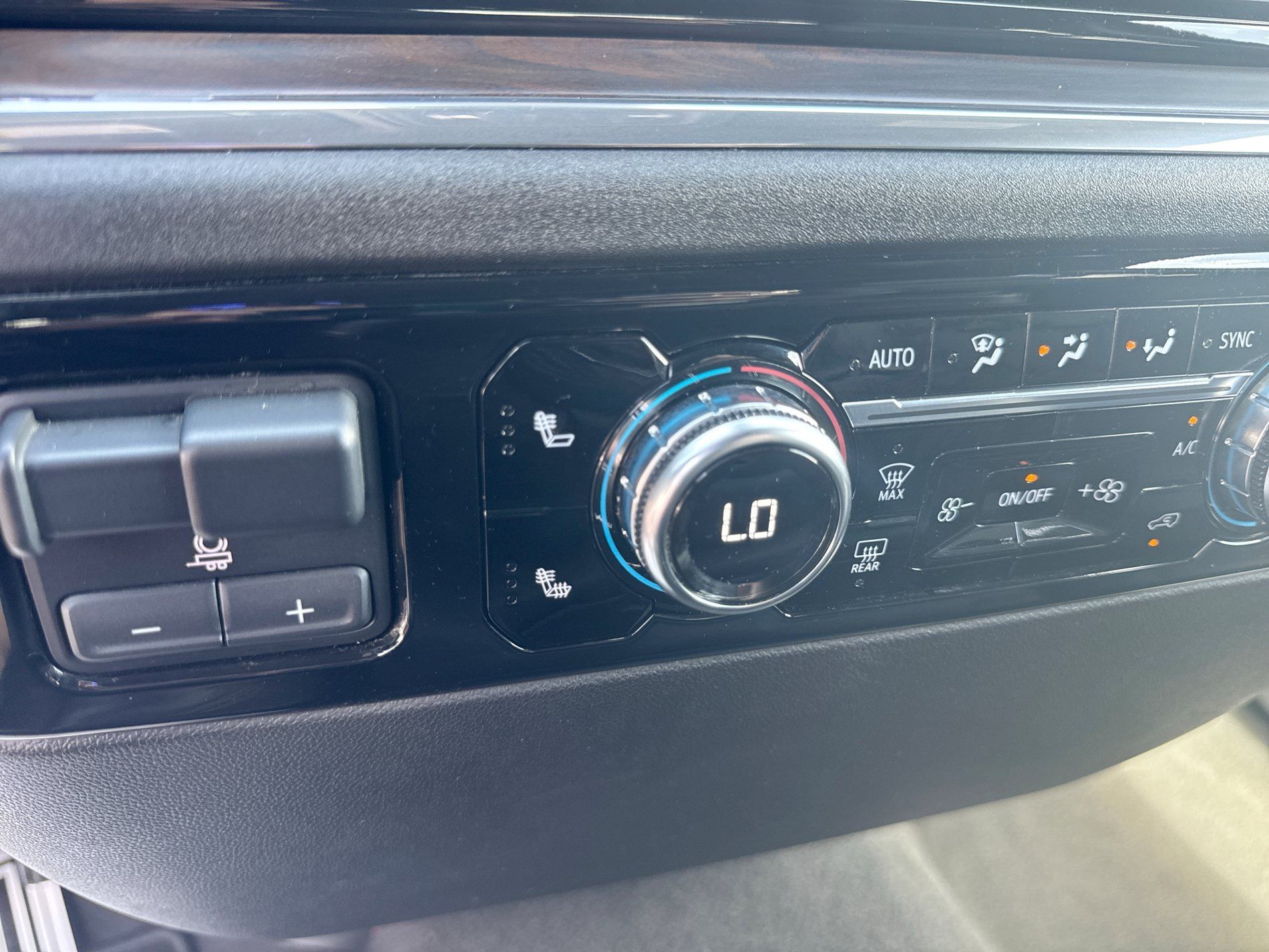 Used 2025 GMC Sierra 1500 SLT RWD image 23