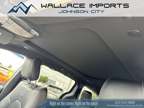 Used 2023 Chrysler Pacifica Touring-L w/ S Appearance Package AWD/4WD image 15