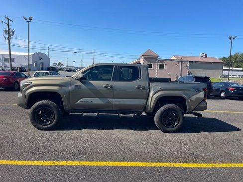 Used 2024 Toyota Tacoma TRD Sport w/ TRD Sport Premium Package AWD/4WD image 2