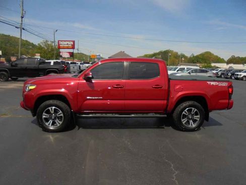 Used 2019 Toyota Tacoma TRD Sport image 1