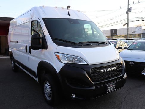 Used 2025 RAM ProMaster 2500 w/ Convenience Group image 7