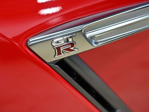 Used 2014 Nissan GT-R Premium image 19