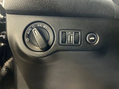 Used 2018 Dodge Challenger SXT RWD image 19