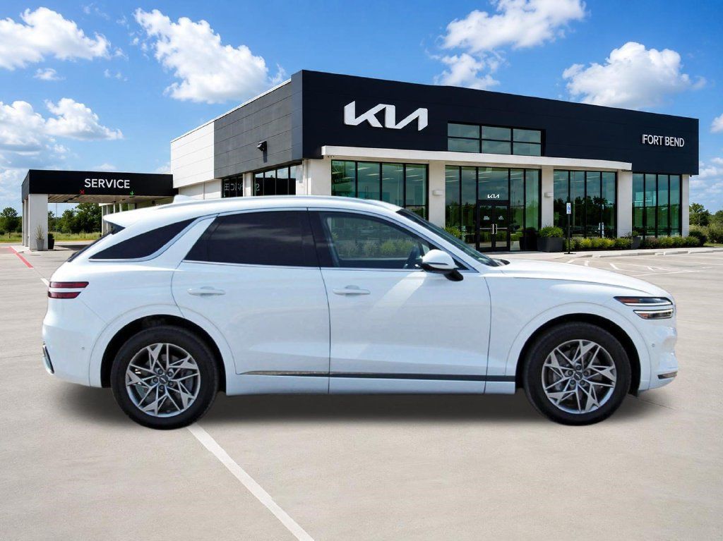 Used 2023 Genesis GV70 2.5T w/ Advanced Package AWD/4WD image 4
