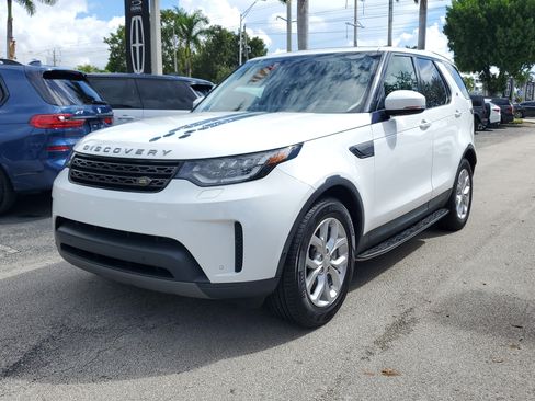 Used 2019 Land Rover Discovery SE image 3