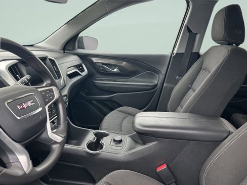 Used 2024 GMC Terrain SLE image 11