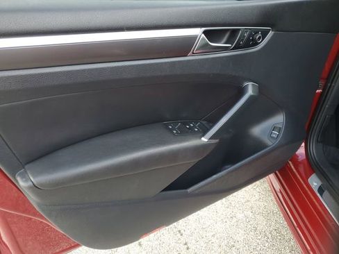 Used 2017 Volkswagen Passat 1.8T R-Line image 18