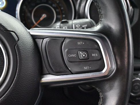 Used 2022 Jeep Wrangler Unlimited Sahara AWD/4WD image 18