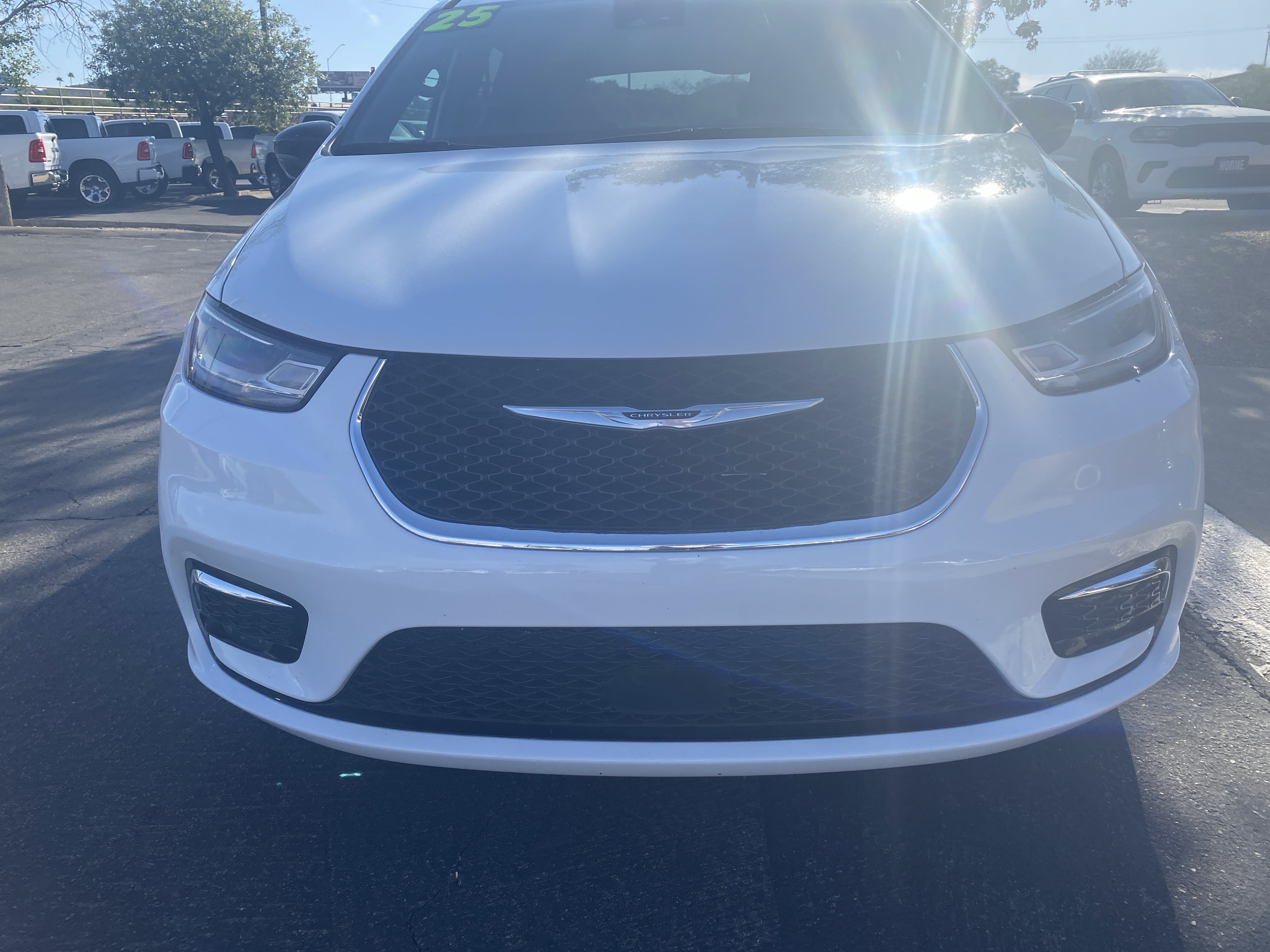 Used 2025 Chrysler Pacifica Select FWD image 6