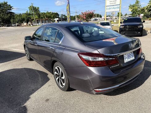 Used 2016 Honda Accord EX image 9