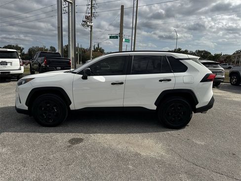 Used 2019 Toyota RAV4 LE image 5