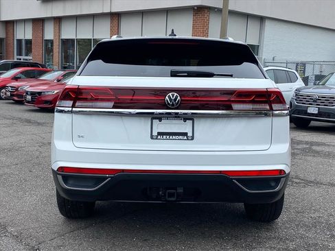 Certified 2024 Volkswagen Atlas Cross Sport SE w/ Panoramic Sunroof Package image 4