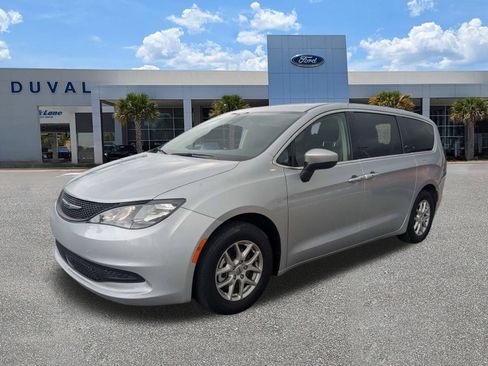 Used 2023 Chrysler Voyager LX FWD image 8