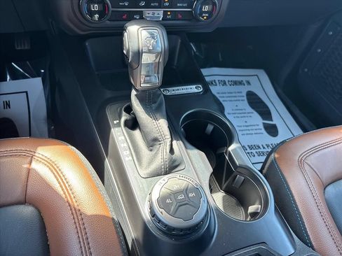 Used 2024 Ford Bronco Outer Banks AWD/4WD image 36
