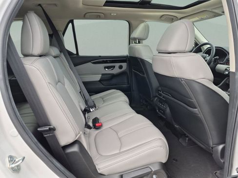Certified 2024 Honda Pilot Touring image 18