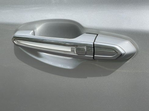 Used 2018 Cadillac XT5 Premium Luxury FWD image 38
