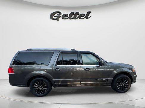 Used 2017 Lincoln Navigator L Select RWD image 4
