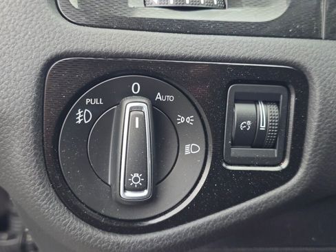 Used 2016 Volkswagen GTI SE w/ Lighting Package (SEL) FWD image 36