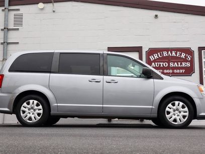 Used 2018 Dodge Grand Caravan SE w/ UConnect Hands-Free Group