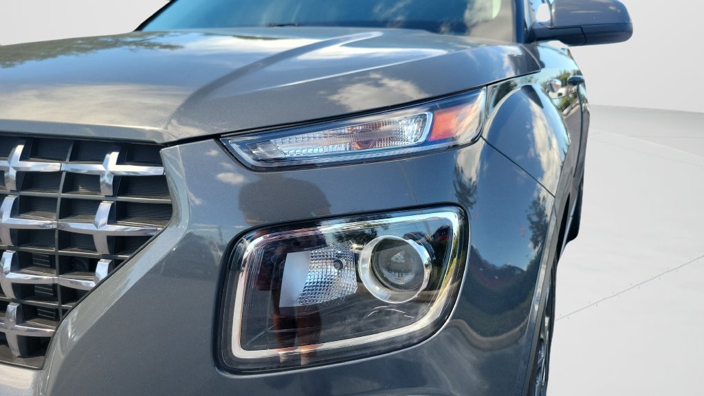 Certified 2023 Hyundai Venue SEL FWD image 24