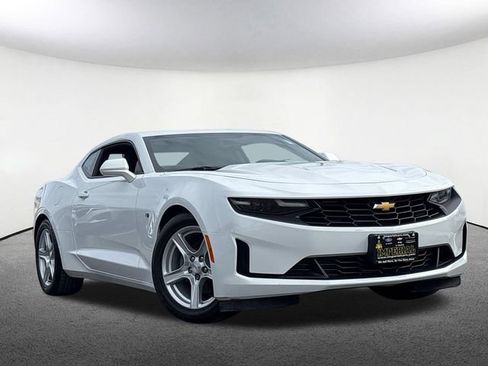 Certified 2024 Chevrolet Camaro LT RWD image 2