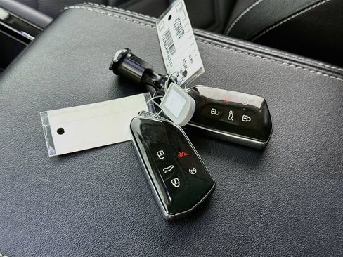 Used 2024 Volkswagen Atlas SE w/ Panoramic Sunroof Package FWD image 17