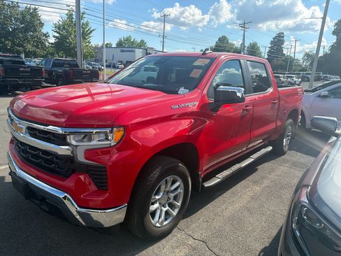 Used 2023 Chevrolet Silverado 1500 LT AWD/4WD image 18