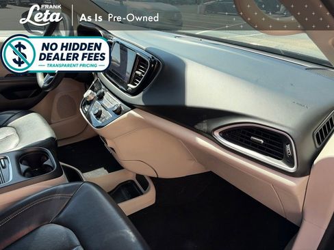 Used 2022 Chrysler Pacifica Touring-L FWD image 32