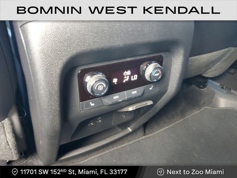 Used 2024 Chevrolet Traverse RS image 18