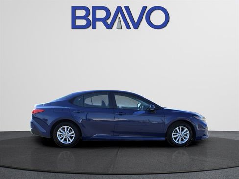 Used 2025 Toyota Camry LE image 4