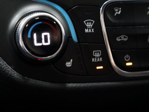 Used 2022 Chevrolet Equinox RS w/ Infotainment Package image 4