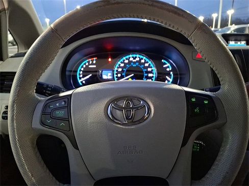 Used 2014 Toyota Sienna XLE image 20