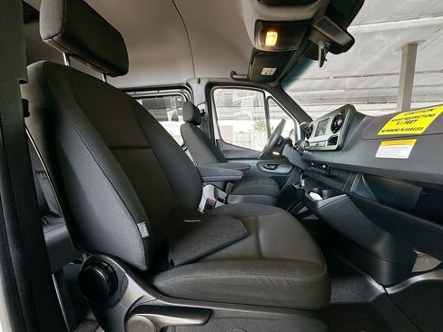 Used 2024 Mercedes-Benz Sprinter 2500 image 27