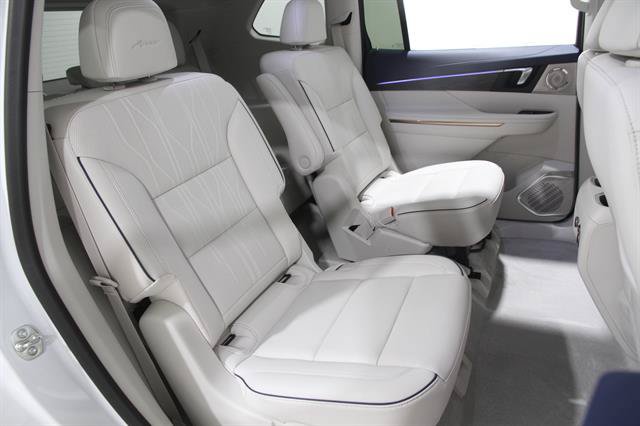 Used 2025 Buick Enclave Avenir w/ LPO, Floor Liner Package AWD/4WD image 16