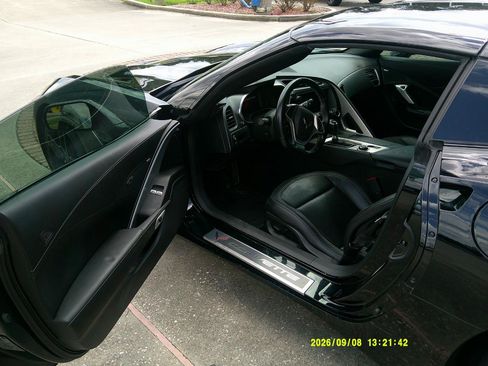 Used 2019 Chevrolet Corvette Stingray Coupe w/ Z51 1LT RWD image 8