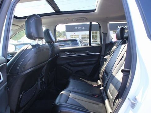 Used 2024 Jeep Grand Cherokee Limited image 20