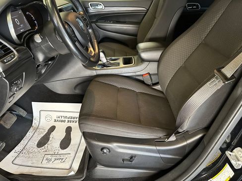 Used 2019 Jeep Grand Cherokee Laredo w/ Security & Convenience Group AWD/4WD image 20