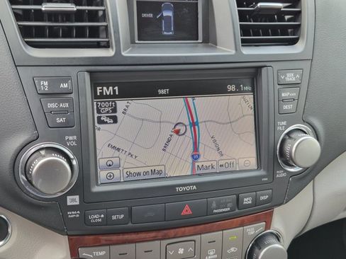 Used 2012 Toyota Highlander Limited w/ Tow Pkg FWD image 12