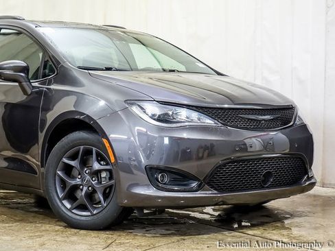Used 2020 Chrysler Pacifica Limited w/ Advanced Safetytec Group image 5