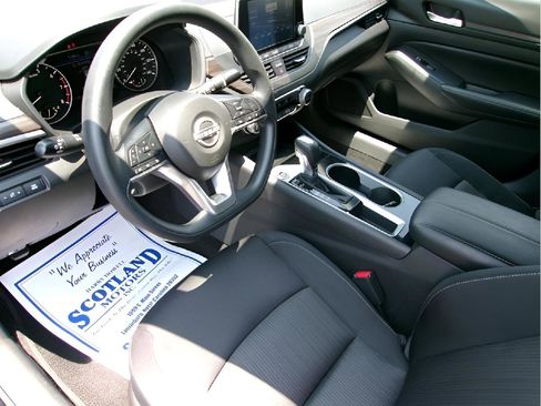 Used 2024 Nissan Altima 2.5 SV image 12