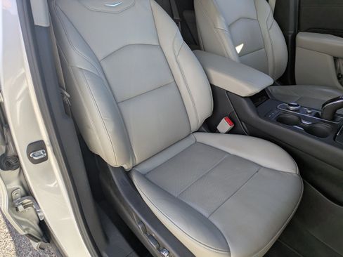 Used 2021 Cadillac XT4 Premium Luxury image 10