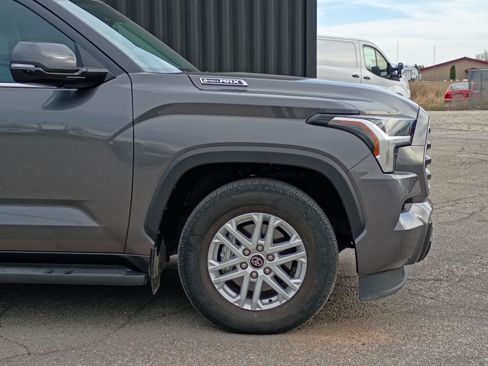 Used 2024 Toyota Sequoia SR5 w/ SR5 Premium Package AWD/4WD image 4