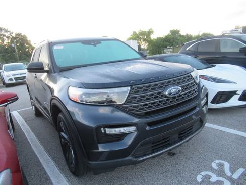 Used 2022 Ford Explorer XLT w/ Equipment Group 202A AWD/4WD image 1