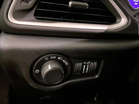 Used 2026 Chrysler Voyager LX FWD image 31