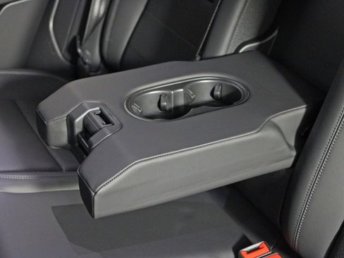 Used 2025 Porsche Macan 4 Electric image 37