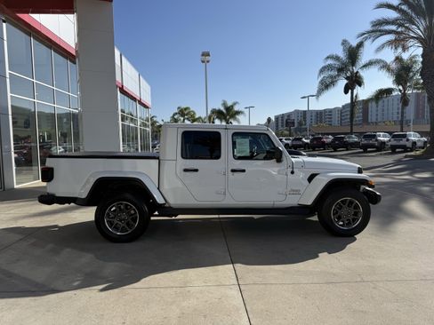 Used 2020 Jeep Gladiator Overland image 27