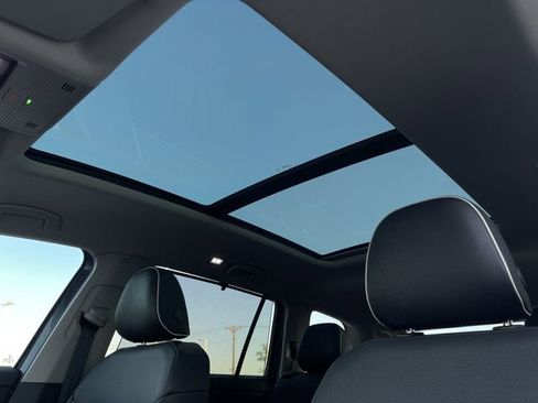 Used 2025 Volkswagen Atlas SEL Premium R-Line image 15