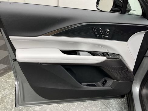 New 2025 Cadillac Lyriq Luxury image 7